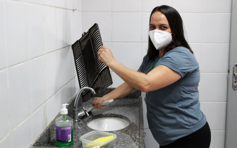 Serviços Gerais: “Limpeza, bem-estar e saúde caminham juntos”, afirma Claudenice de Sousa