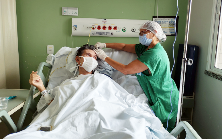 Cabelo e barba: pacientes internados no HRN recebem cuidados com a aparência