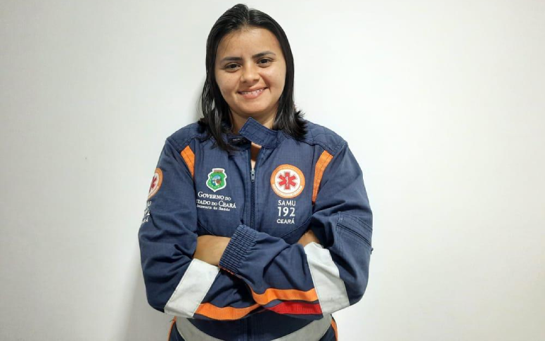 “O que muitos veem como obstáculo, eu vejo como desafio”, afirma Claudevania Silva, condutora socorrista do Samu 192 Ceará