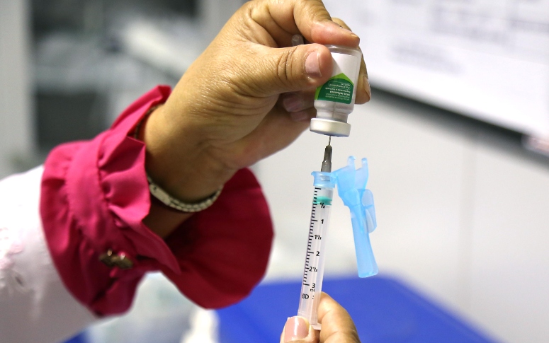 Chuvas colaboram para casos de síndrome gripal; vacina é medida eficaz de proteção