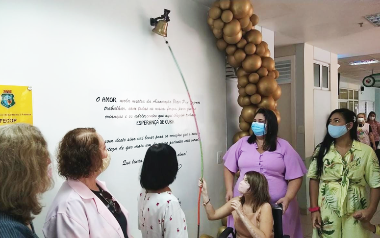 Hias: Centro Pediátrico do Câncer inaugura Sino da Esperança para celebrar conclusão de tratamentos