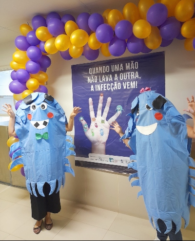 Exposição interativa busca sensibilizar colaboradores do HRSC para a higienização das mãos e a prevenção de infecções hospitalares