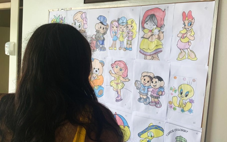 Pintar é terapia que pode aliviar sintomas físicos e psicológicos; CCC incentiva pacientes e colaboradores a realizar atividades manuais