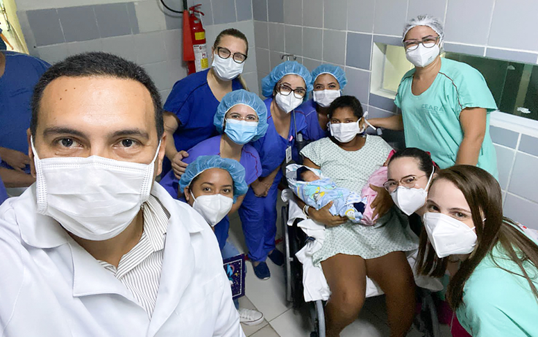 “Coloquei na cabeça que eu tinha que lutar; agora, são três filhos”: a maternidade desafiadora da paciente Cristina Mendonça