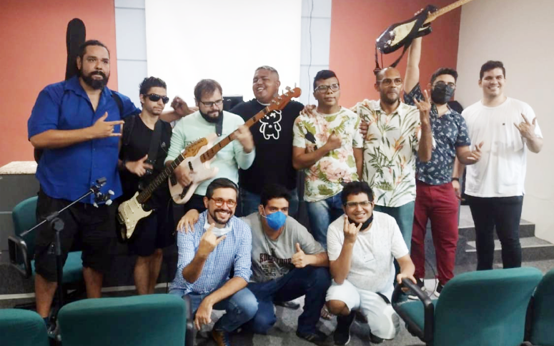 Banda criada por pacientes com esquizofrenia se apresenta no HSM