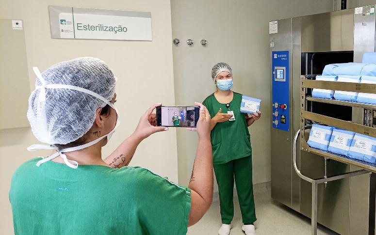 Novos colaboradores do HRSC são capacitados por meio de vídeos produzidos pela equipe de esterilização