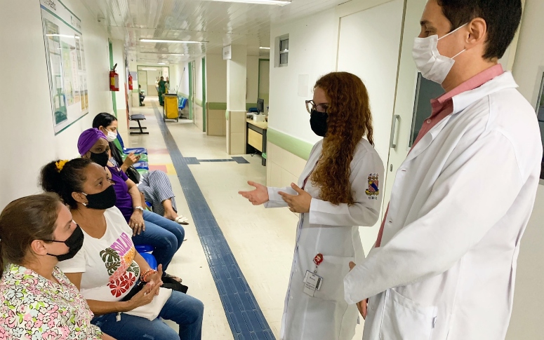 Serviço Social do HGWA promove educação em saúde com pacientes ambulatoriais