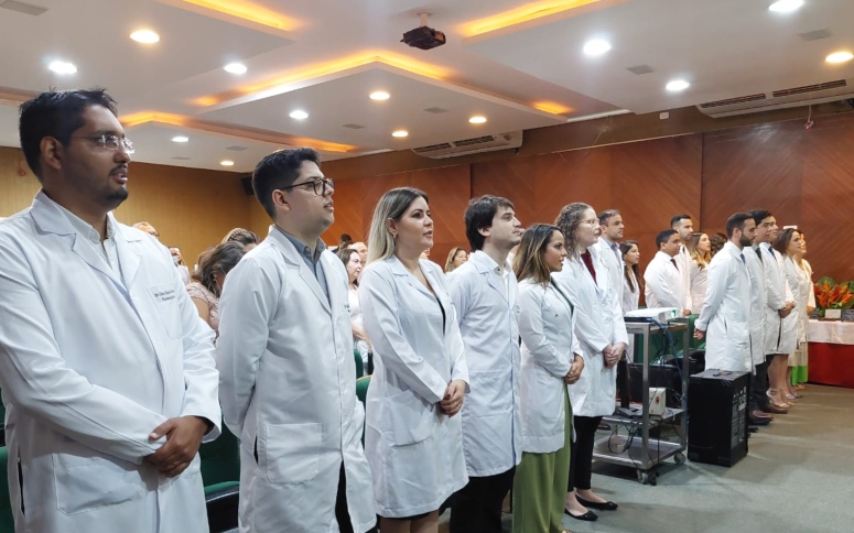 Referência em Ensino: Hospital de Messejana forma 17 novos especialistas médicos