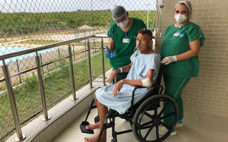 Banhos de sol auxiliam na recuperação de pacientes internados na UTI, explica fisioterapeuta do HRVJ