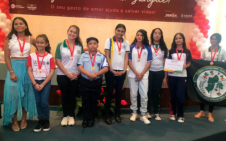 Hemoce homenageia alunos vencedores do 15° Concurso de Frases e Desenhos