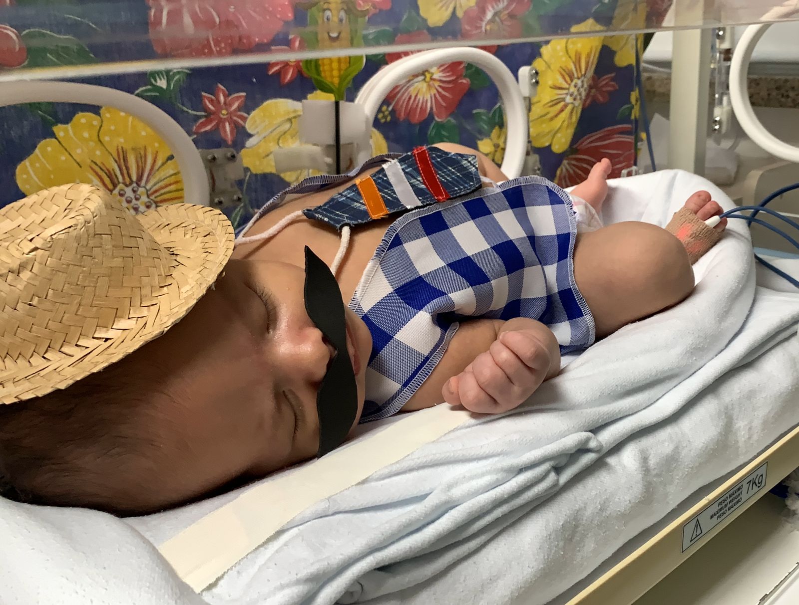 “Meu primeiro São João”: bebês internados no HGWA recebem sessão fotográfica com temática junina