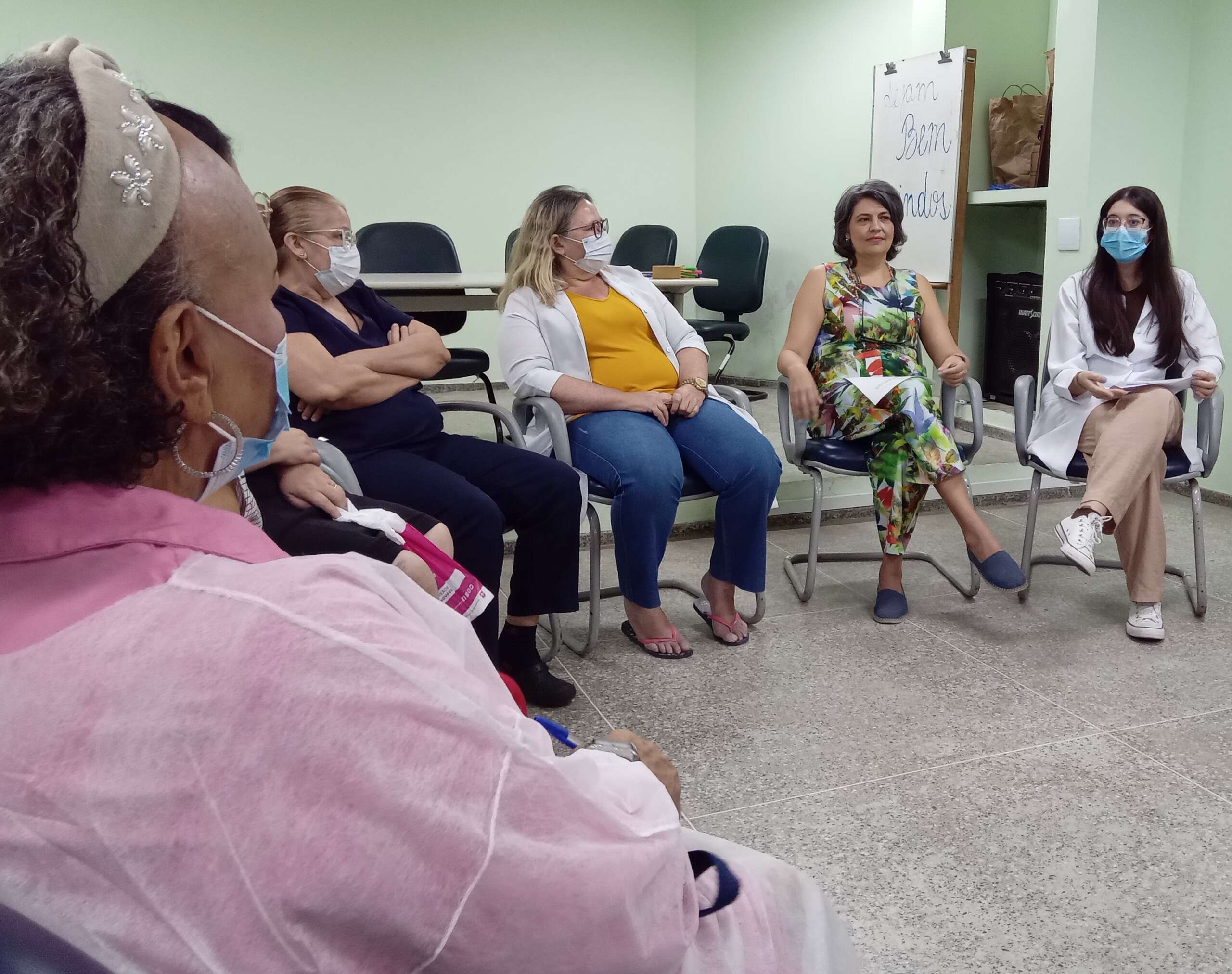 Autocuidado é tema de roda de conversa com trabalhadores do Instituto de Prevenção do Câncer do Ceará