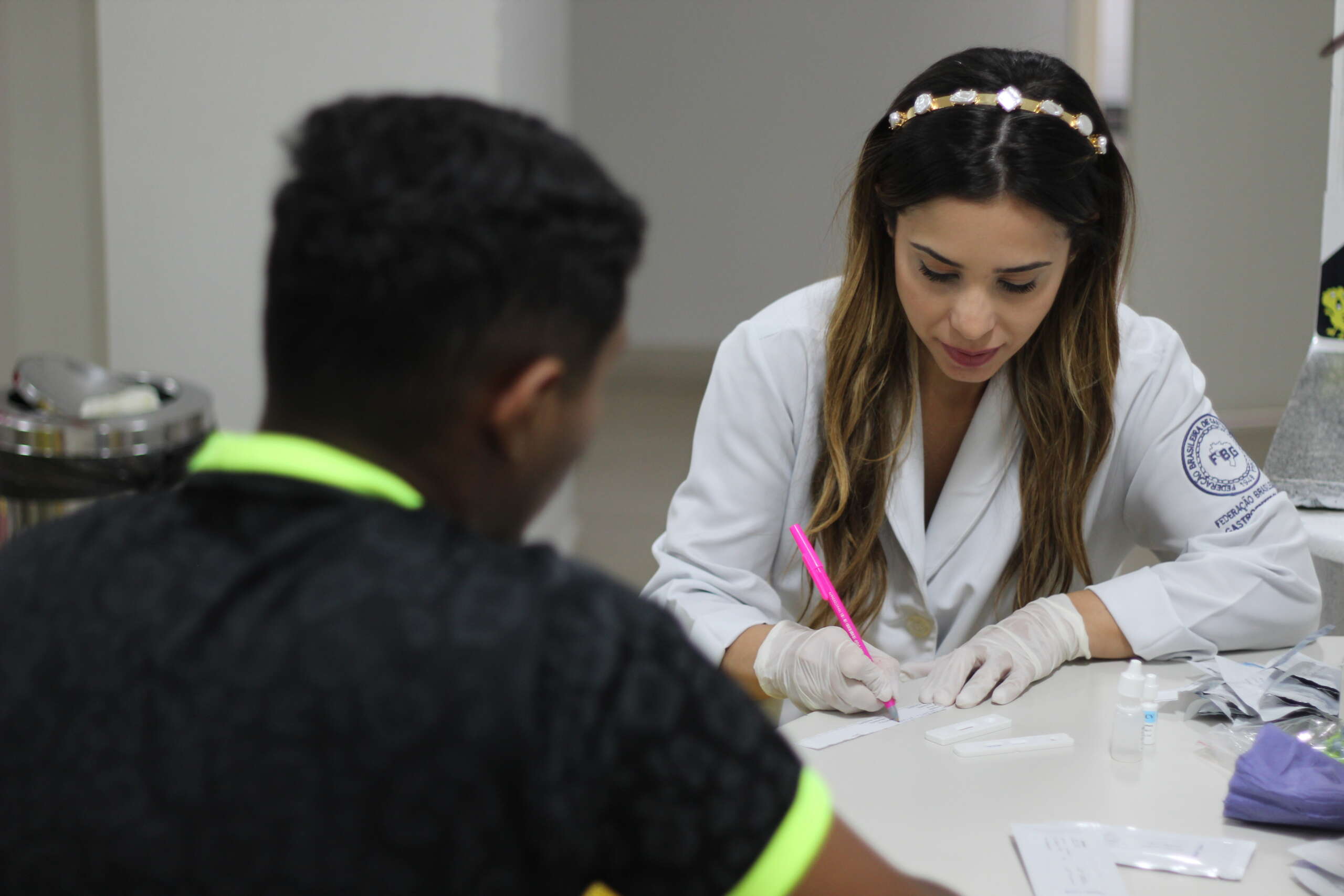 Testes rápidos e palestra educativa marcam encerramento da campanha Julho Amarelo no HRC