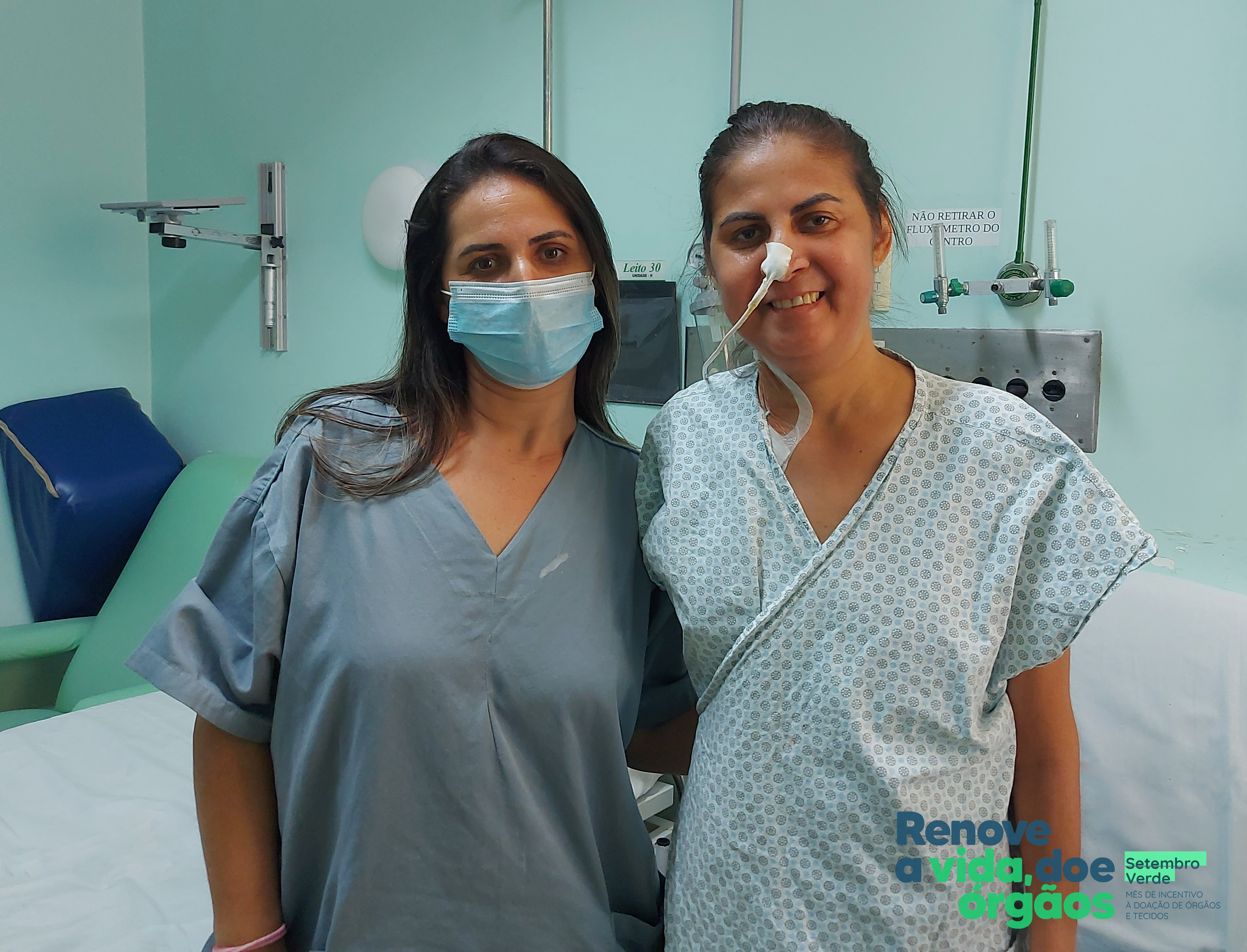 Paciente comemora alta após receber transplante bilateral de pulmão