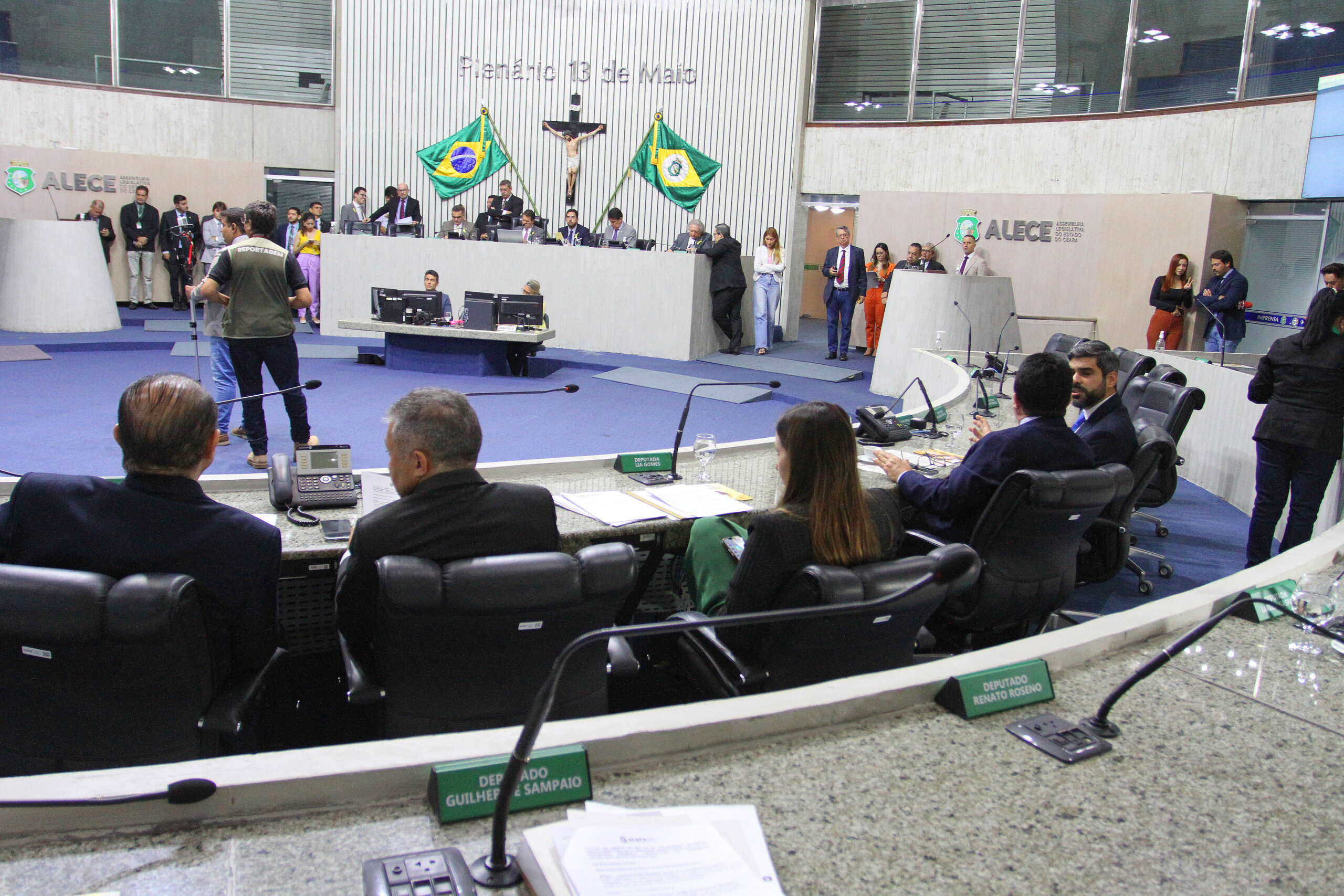 Ceará aprova piso da Enfermagem para profissionais do Governo do Estado