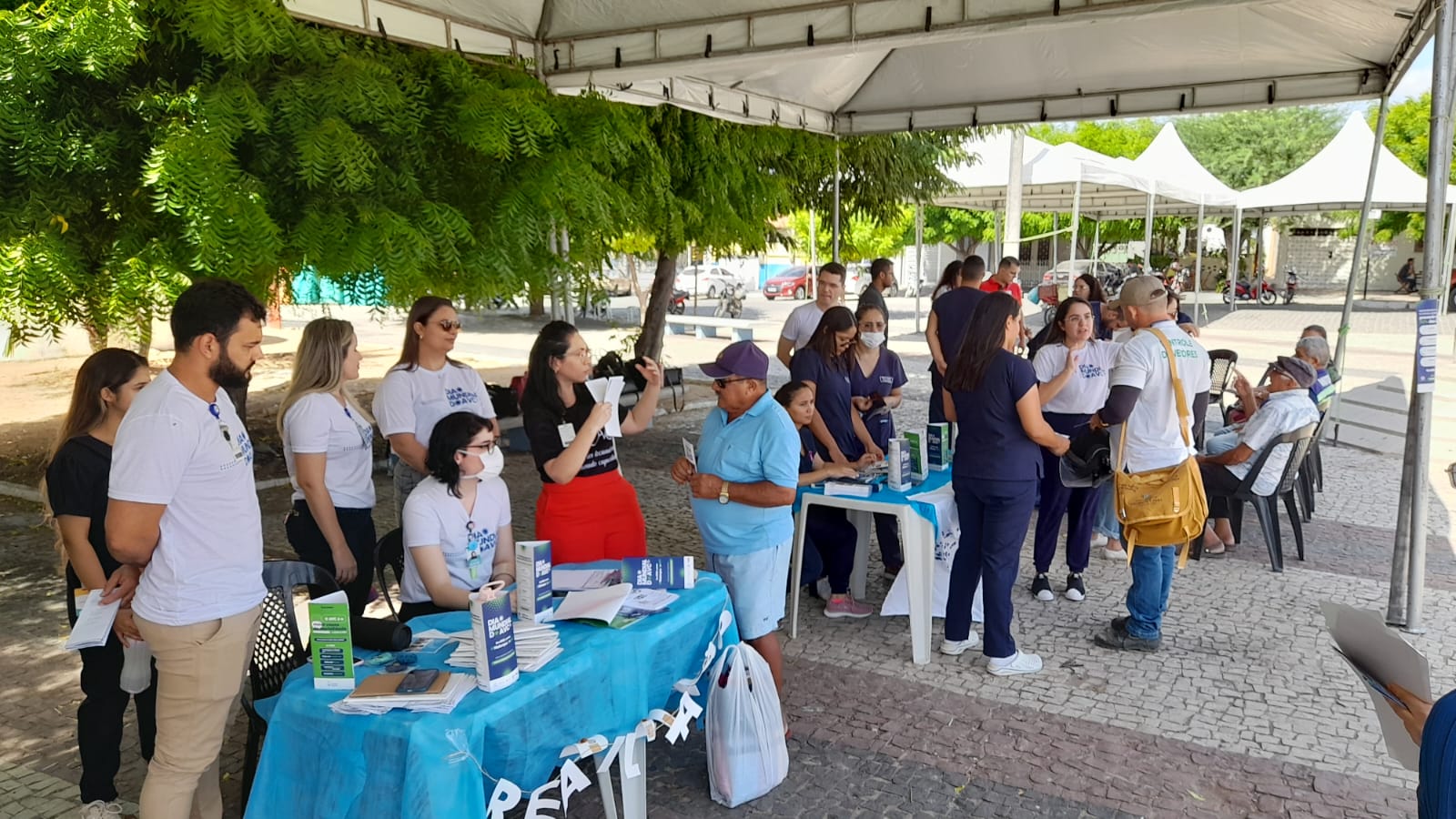 HRSC orienta população sobre prevenção ao AVC em ação no Centro de Quixeramobim