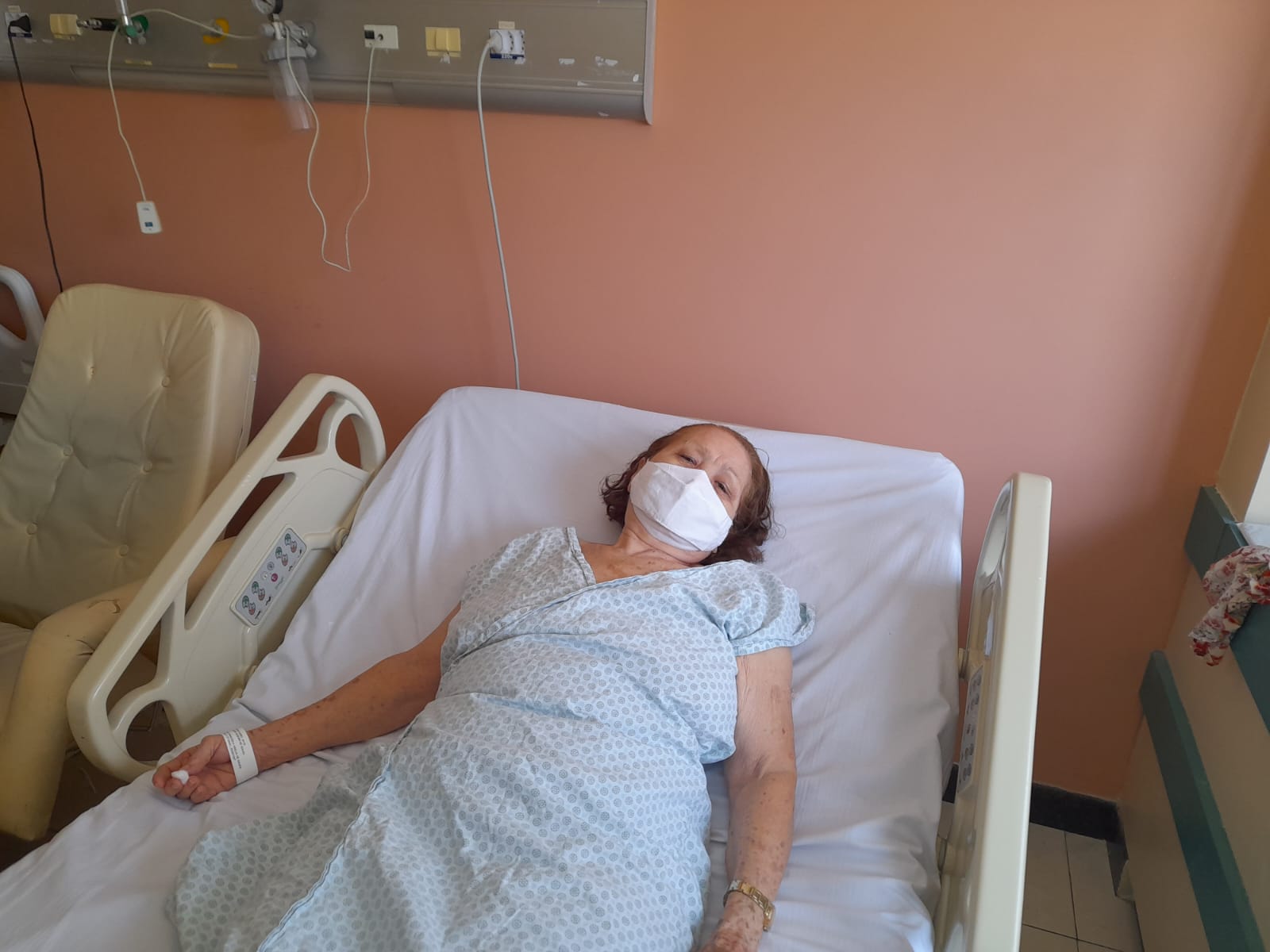 Helv oferece cirurgias para doenças benignas da mama; ação faz parte do Outubro Rosa