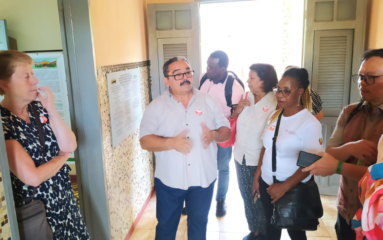 Centro de Convivência Antônio Diogo recebe visita de especialistas internacionais em hanseníase