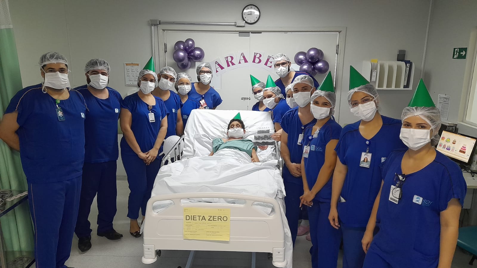 Paciente é operada no dia do aniversário e equipe do HRSC celebra data