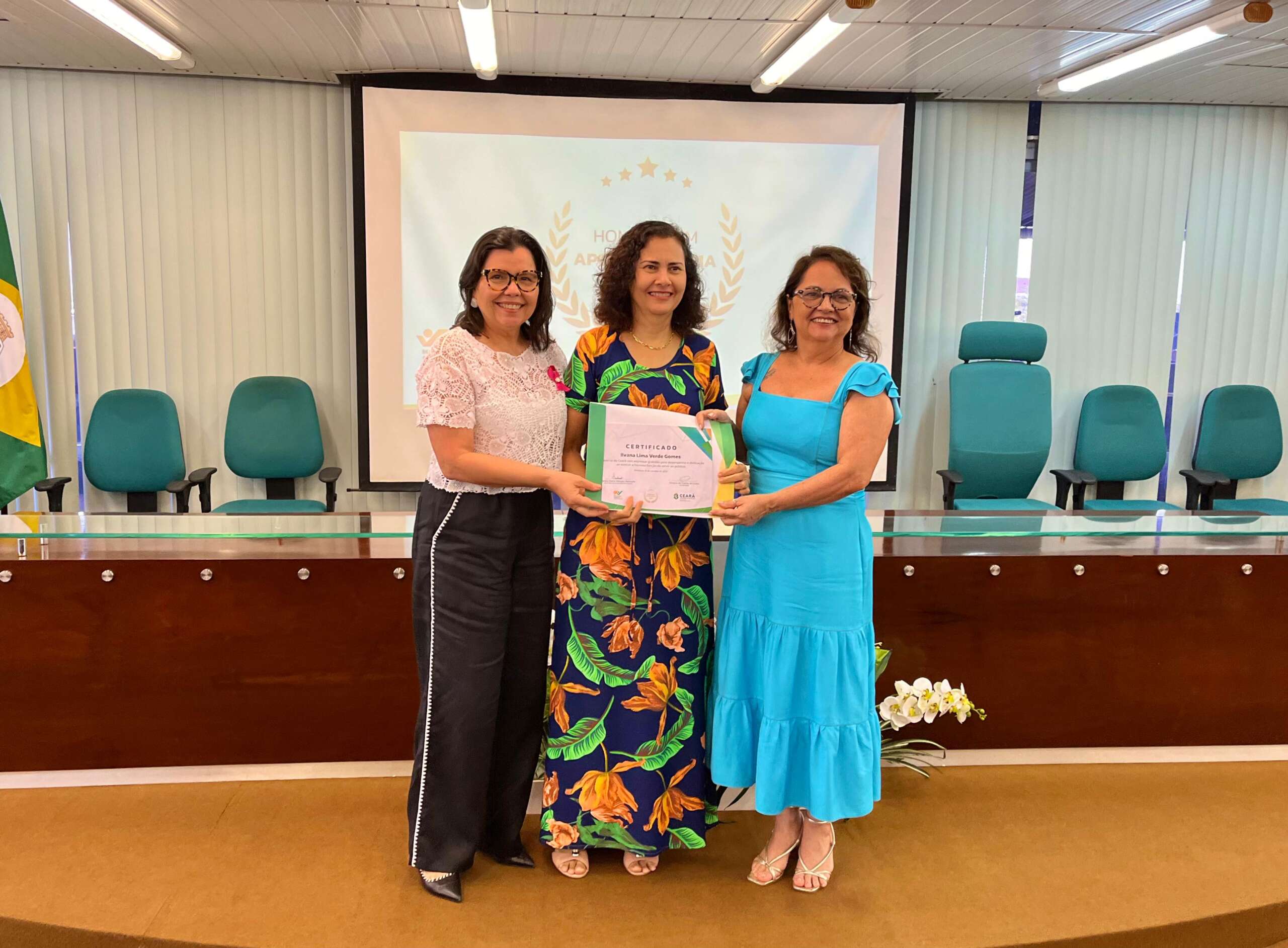 Solenidade homenageia servidores estaduais aposentados