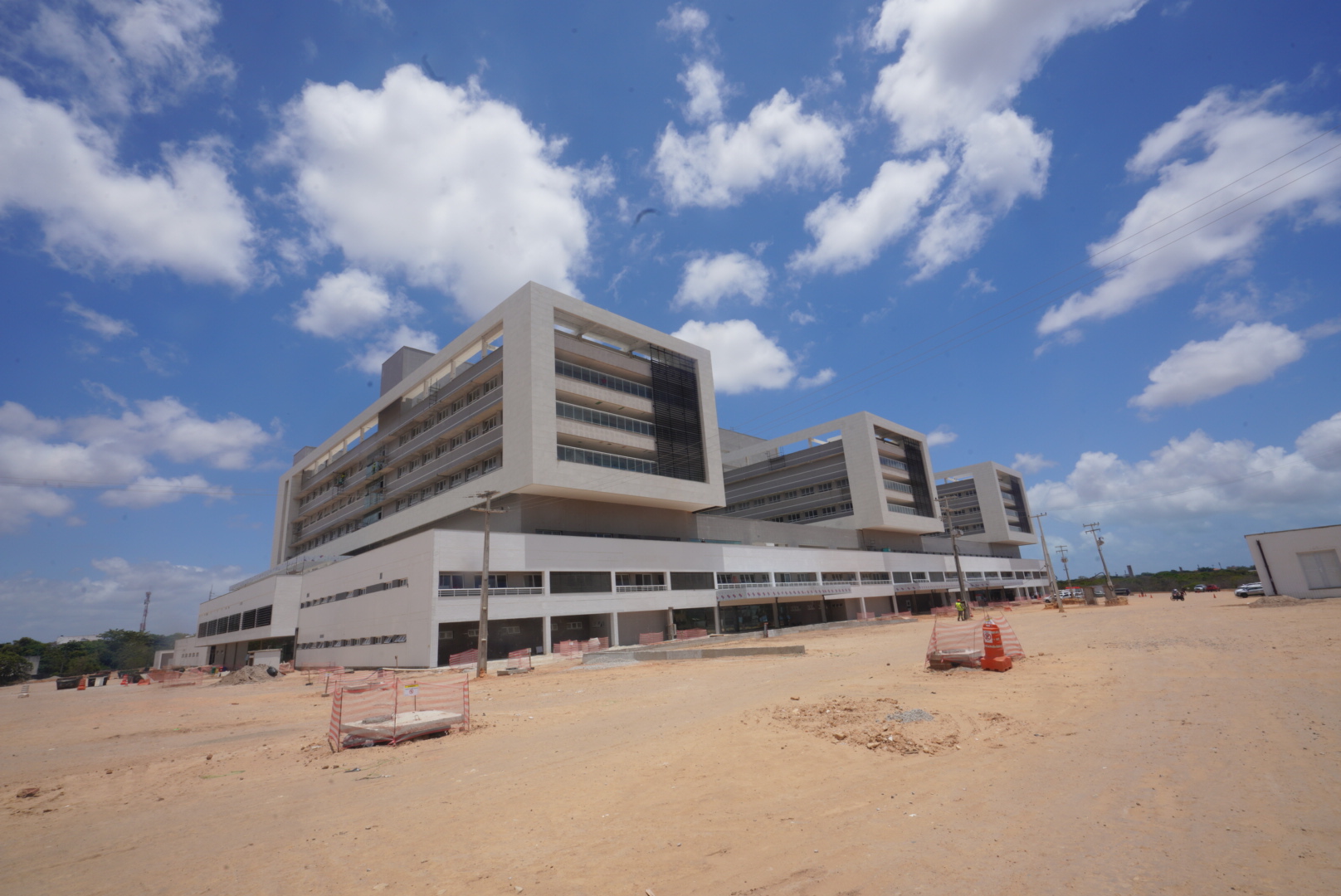 Governo do Ceará realiza visita na reta final de obras do Hospital Universitário do Ceará