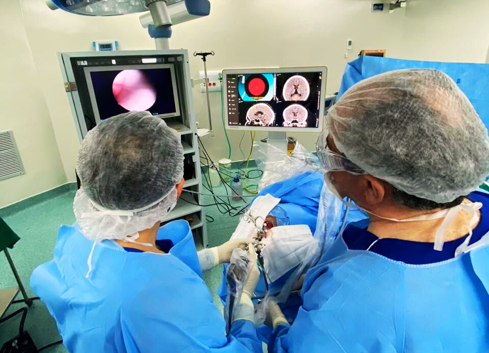 Equipamentos de última geração aumentam precisão de cirurgias neurológicas no HRN