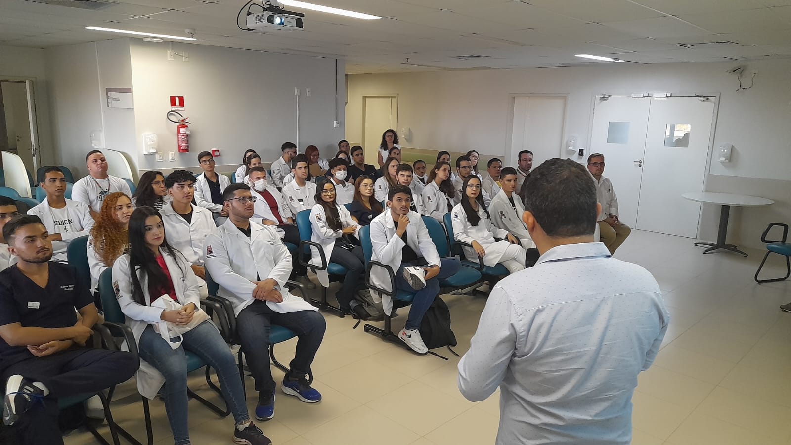 Maior complexo hospitalar do Sertão Central, HRSC recebe alunos da primeira turma de Medicina de Quixeramobim