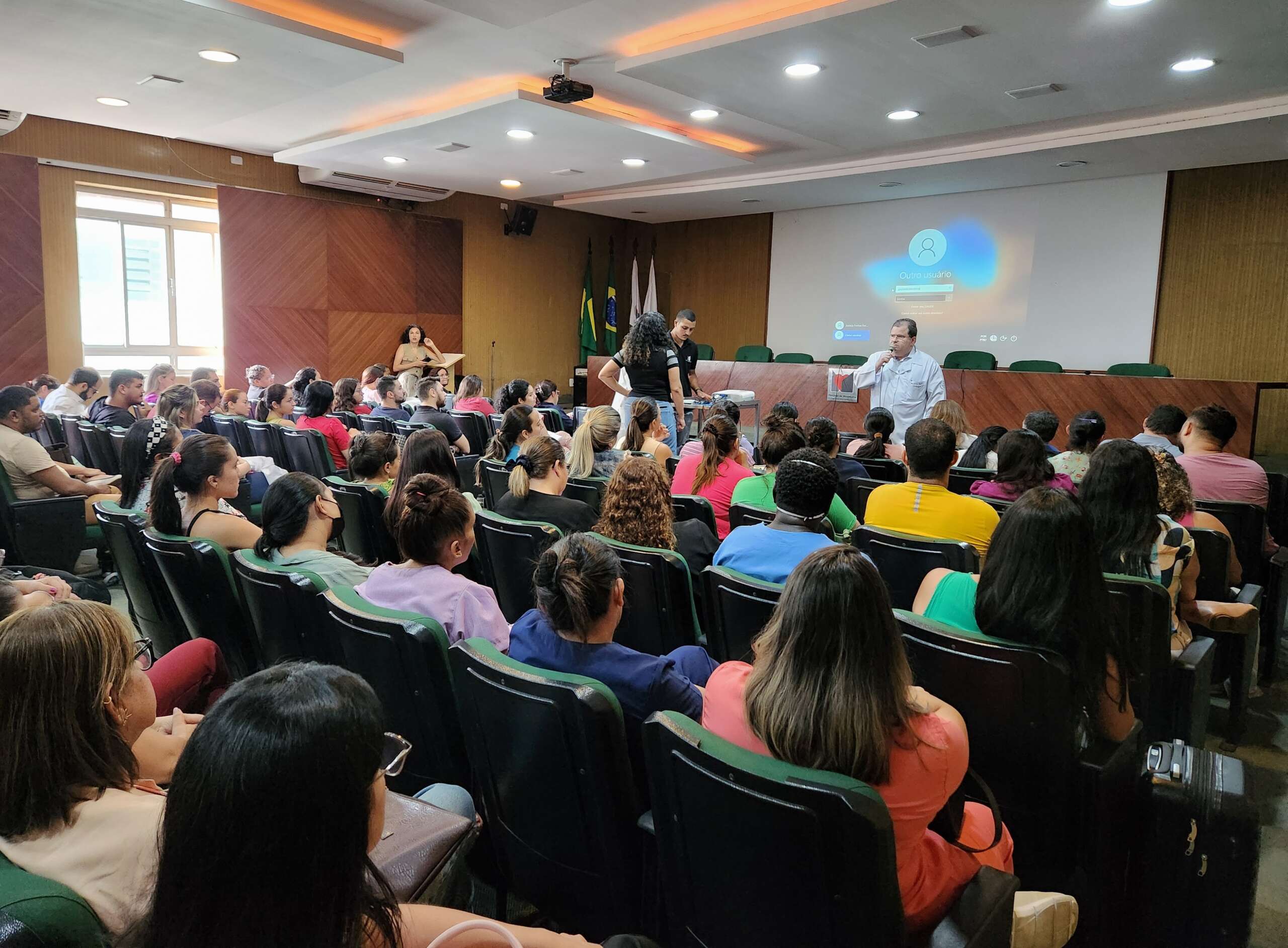Hospital de Messejana realiza integração de 204 novos servidores estaduais