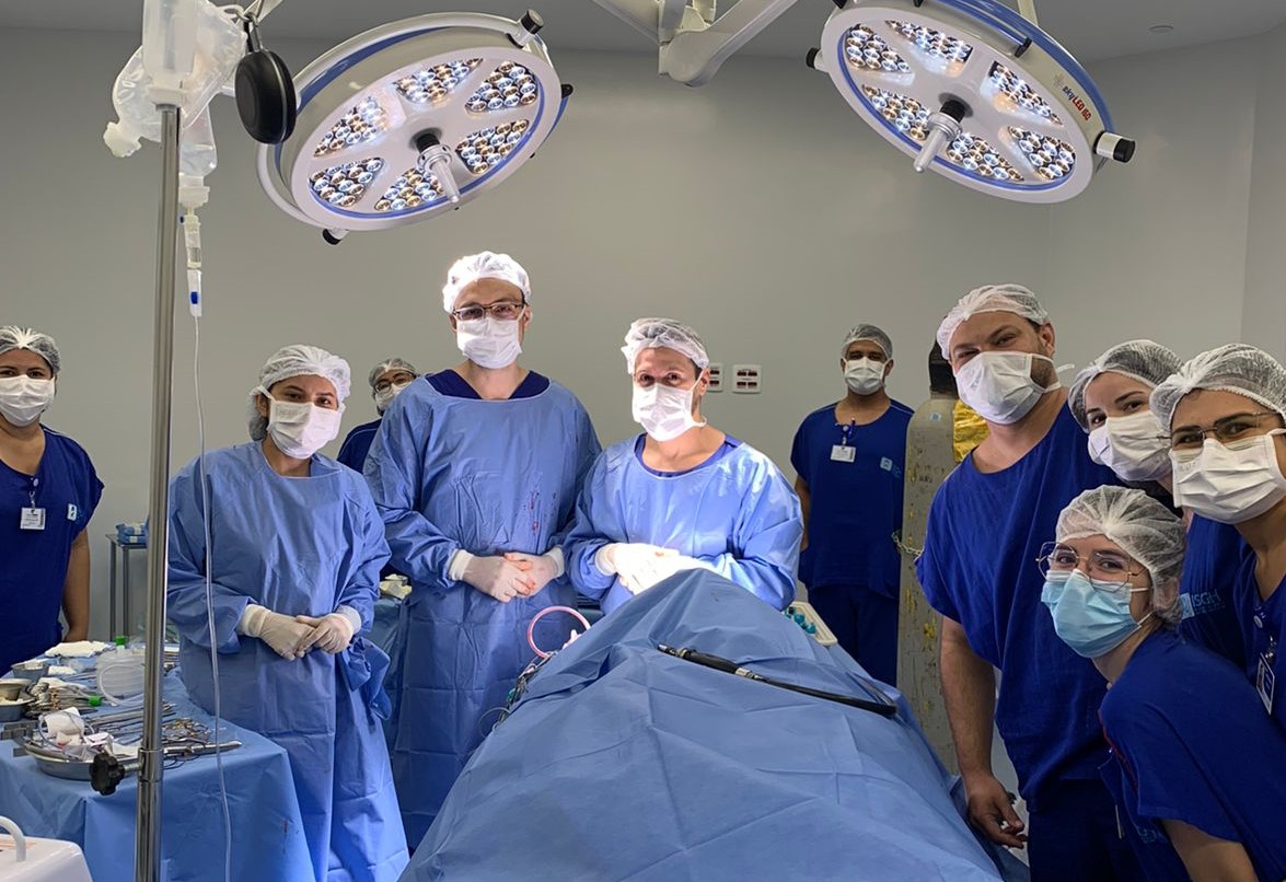 HRVJ realiza cirurgia inédita para retirada de tumor na coluna lombar de paciente