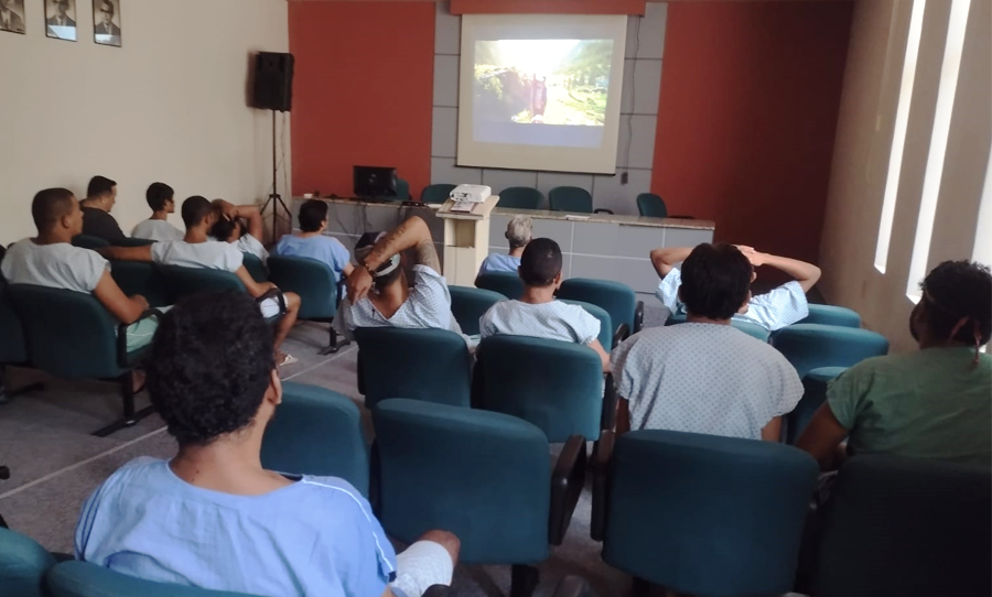 Cinematerapia é utilizada como ferramenta para ajudar no tratamento de pacientes internados no Hospital de Saúde Mental