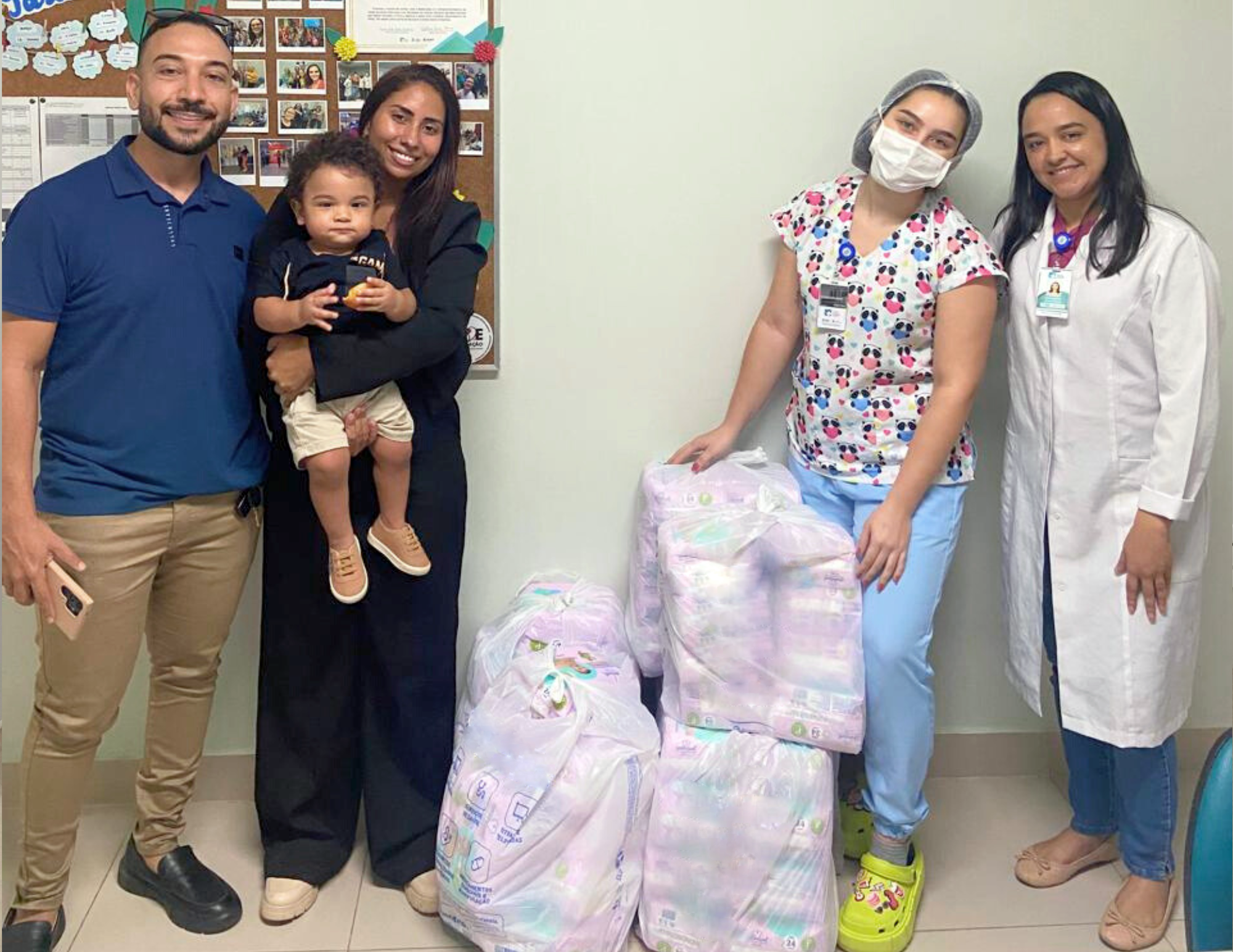 Família doa mil fraldas em comemoração a primeiro aniversário de bebê que se internou no HRSC