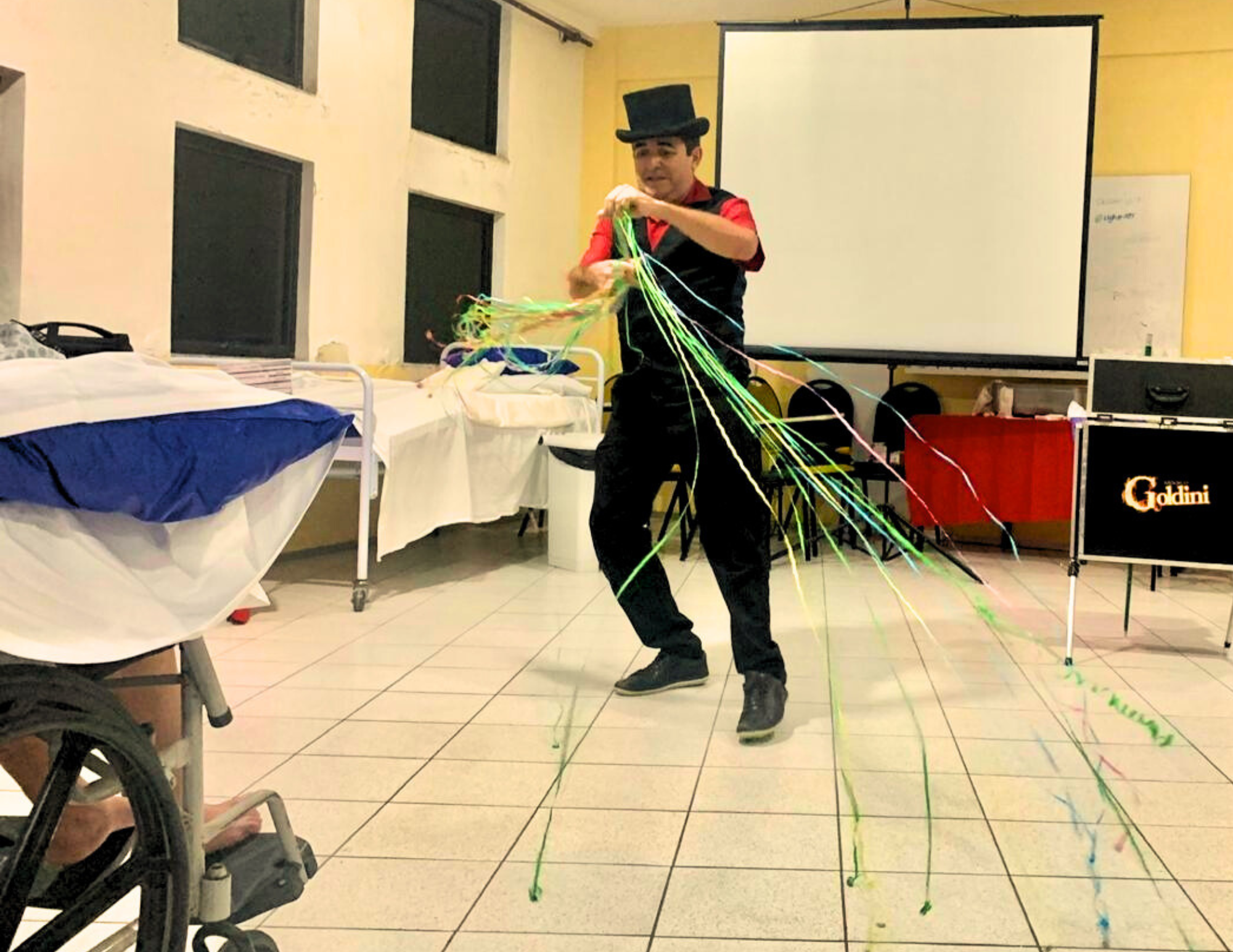 Show de mágica muda rotina de pacientes da Casa de Cuidados do Ceará