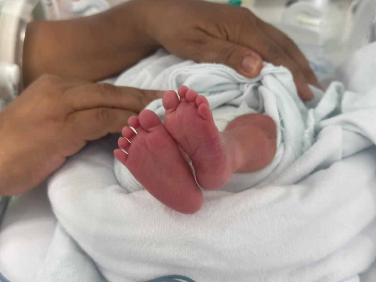 Com baixo estoque, HGWA convida mães a doarem leite humano para bebês internados