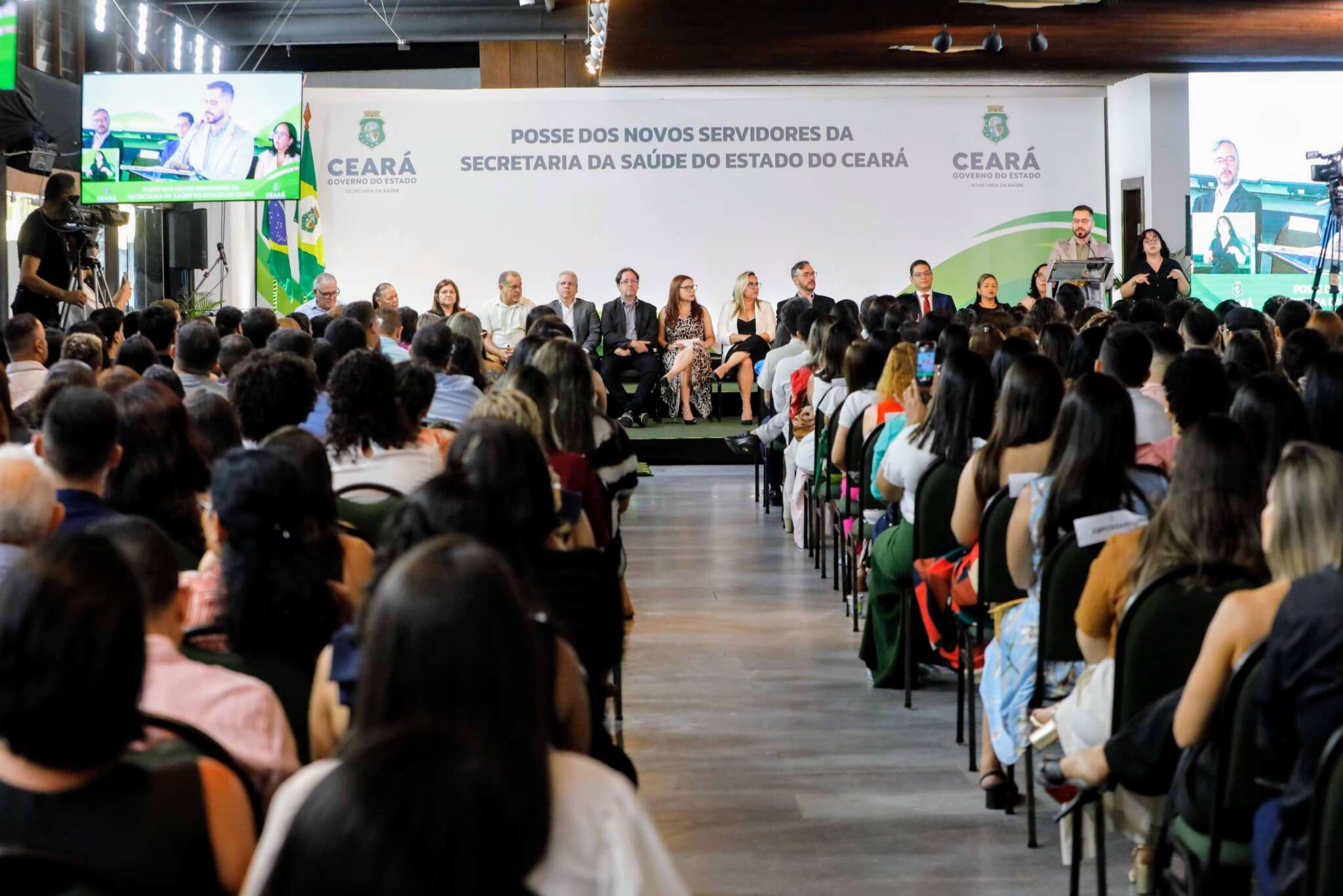 Mais de 200 profissionais da saúde tomam posse para fortalecer a rede pública estadual