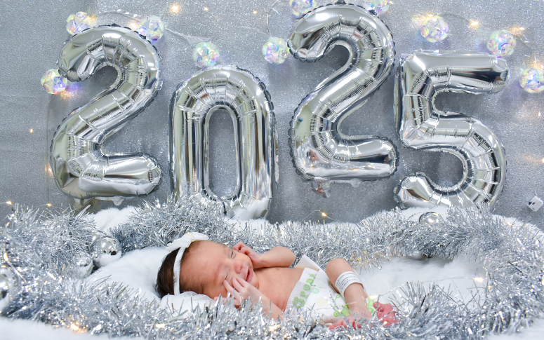Feliz ano novo! Ensaio fotográfico captura imagens de bebês e gestantes em tema de festa de Réveillon no Hospital Geral Dr. César Cals