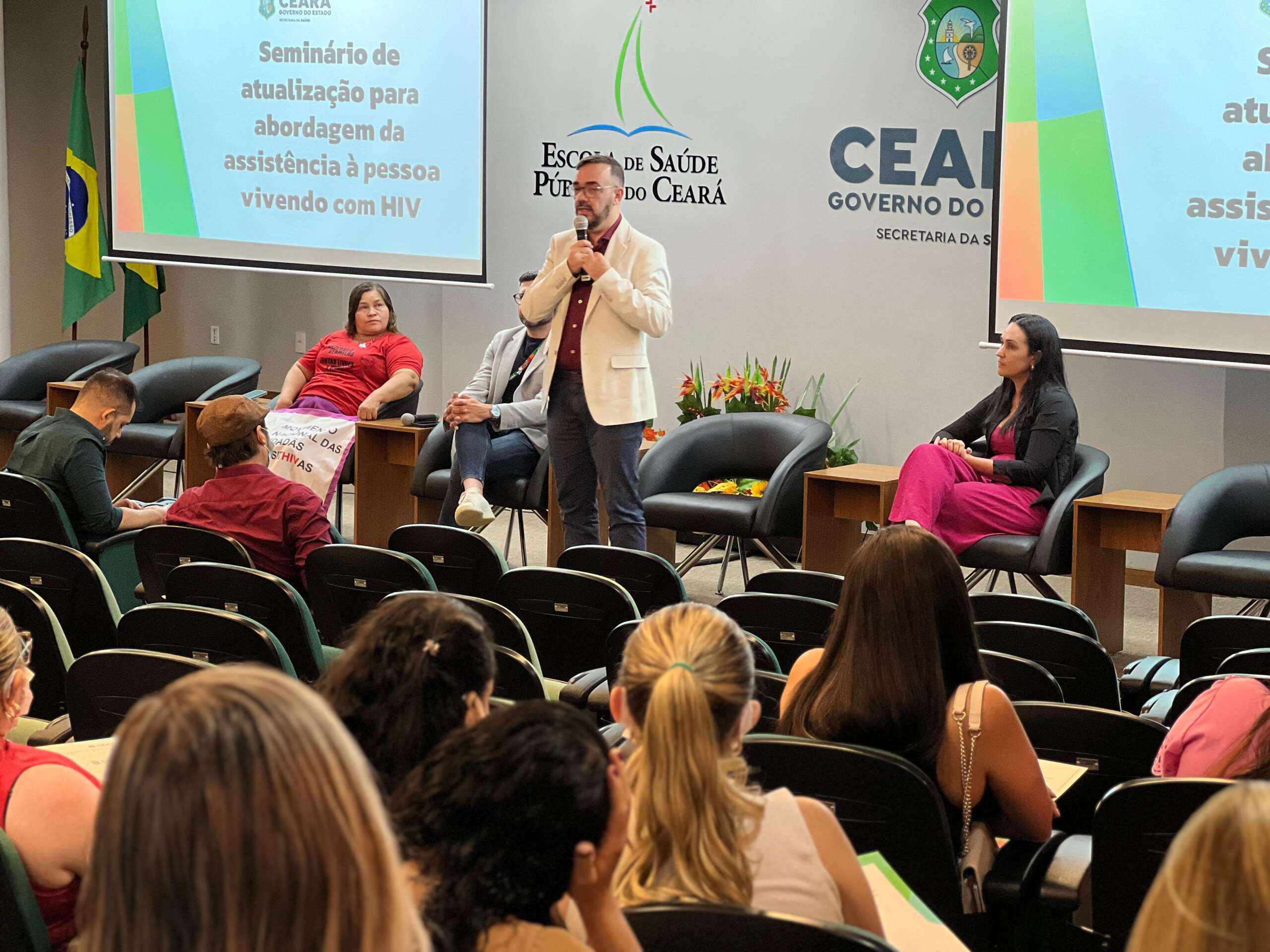 Seminário de atualização para abordagem da assistência à pessoa vivendo com HIV abre Dezembro Vermelho na Sesa