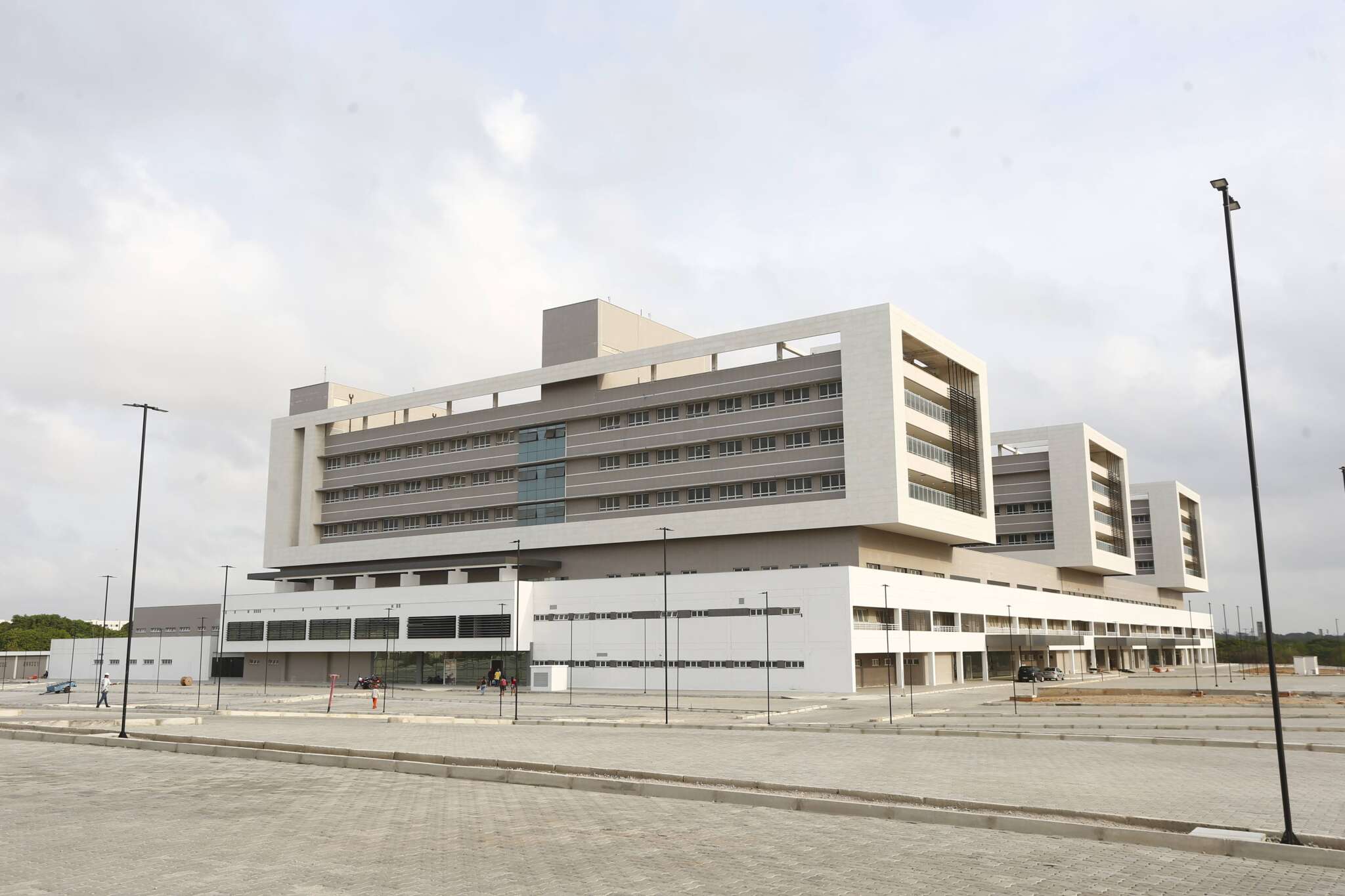 Governador Elmano acompanha ajustes finais para abertura do Hospital Universitário do Ceará (HUC), em fevereiro