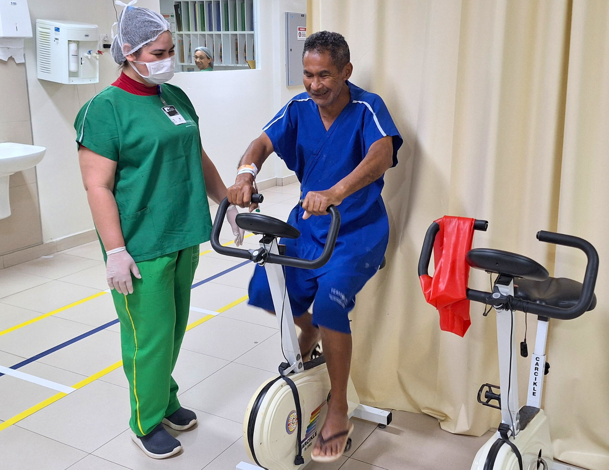 Espaço funcional de fisioterapia no Hospital Regional do Cariri contribui para reabilitação de pacientes com AVC