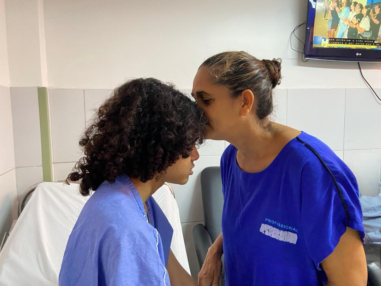 Cirurgia recupera qualidade de vida de crianças com escoliose grave no Hias; procedimento impacta saúde física e psicológica dos pacientes