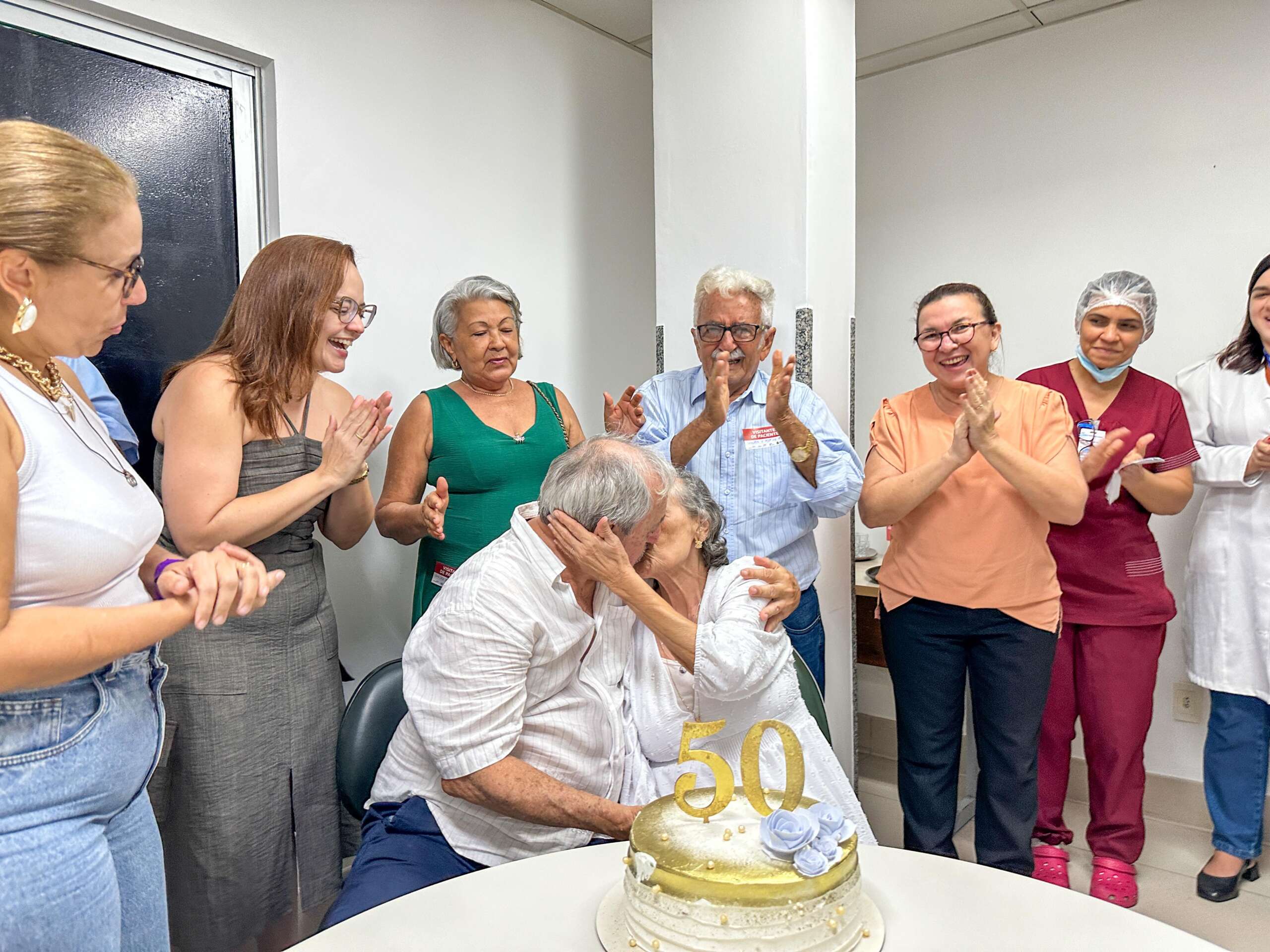 Paciente internada no HGF é surpreendida com celebração de 50 anos de casamento
