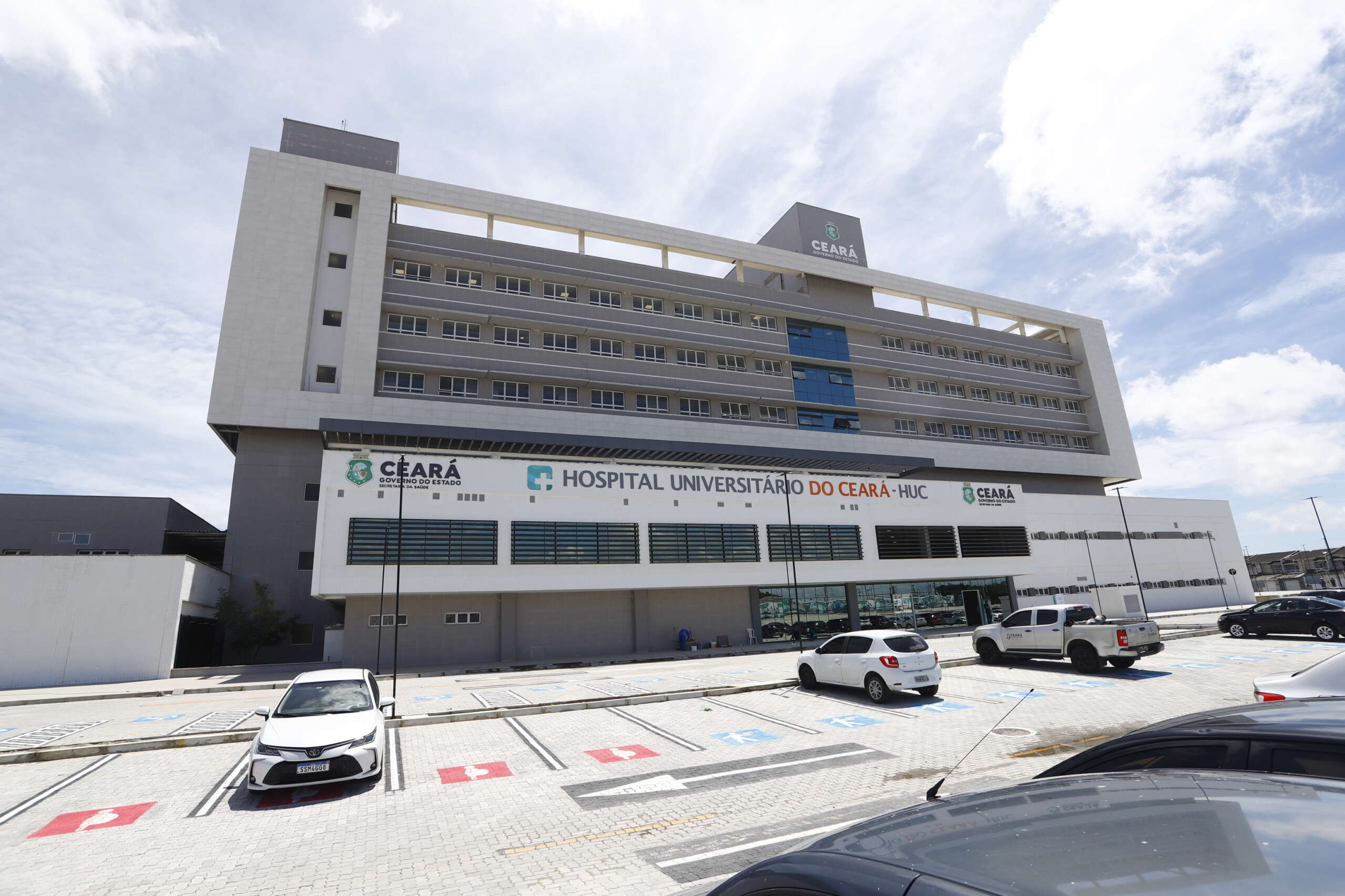 Governo do Ceará entrega Hospital Universitário para a população