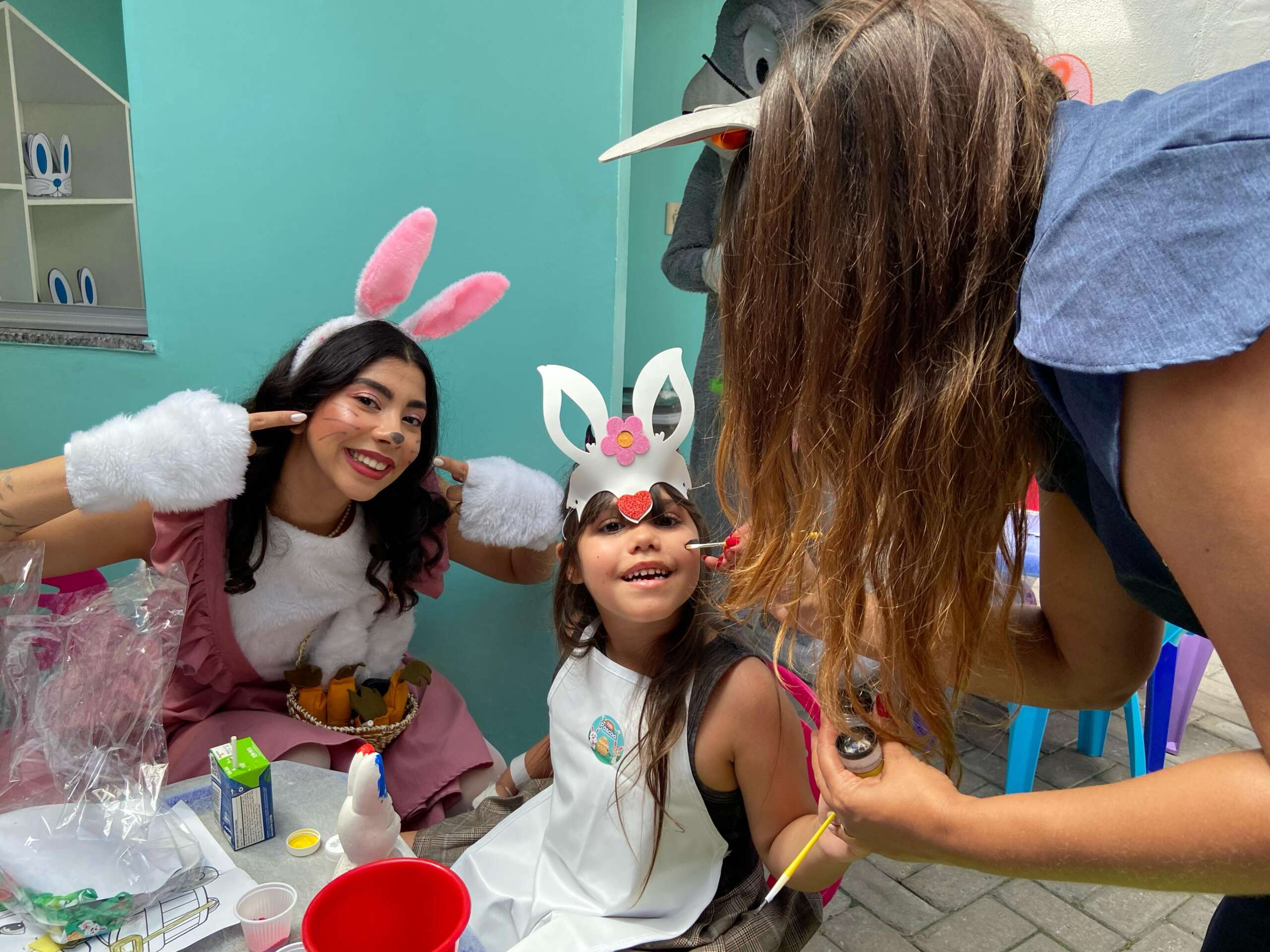Ação de Páscoa leva alegria e acolhimento a crianças no Hospital Infantil Albert Sabin