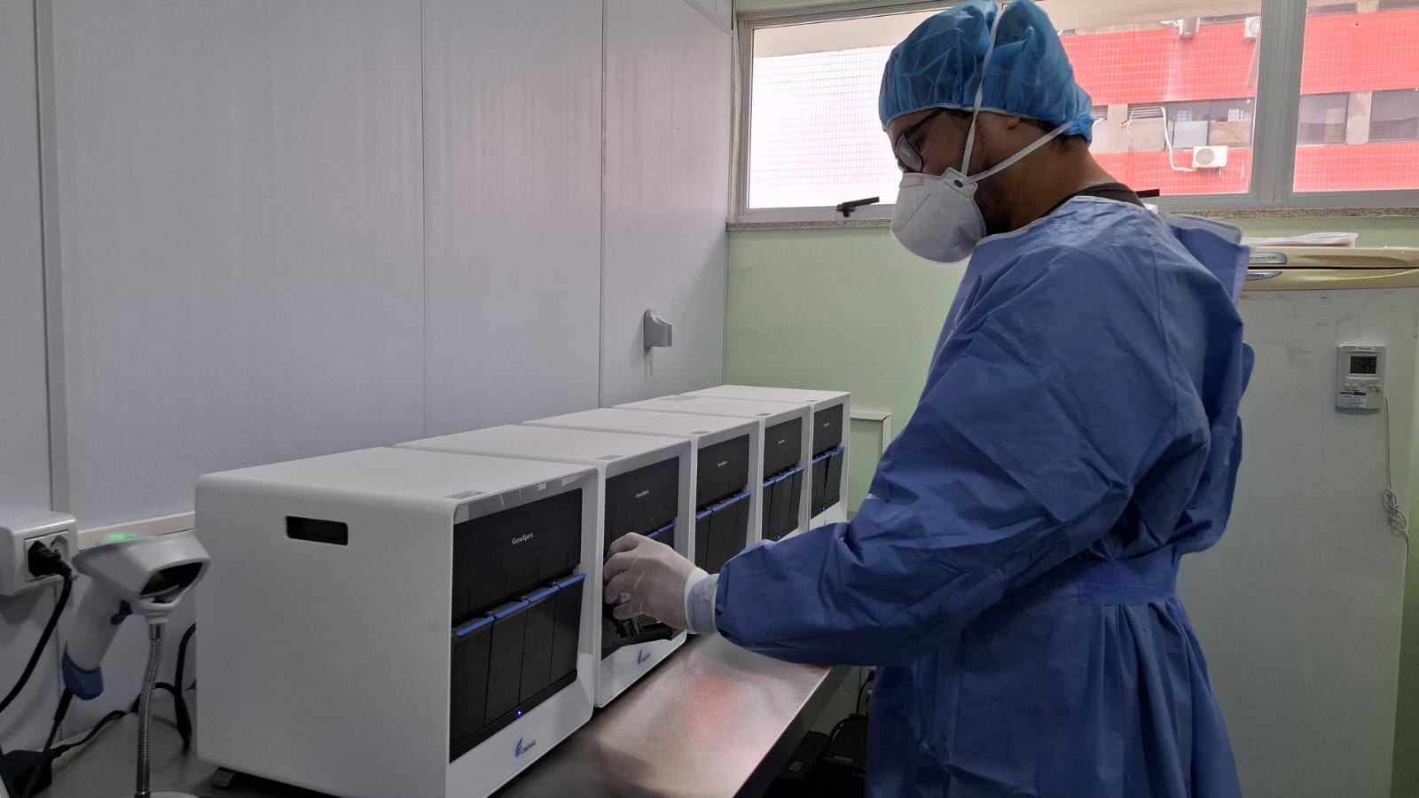 Sesa amplia parque tecnológico do Laboratório Central de Saúde Pública com aquisição de seis novos equipamentos