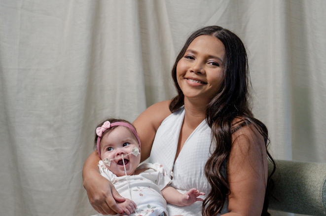 Entre afetos e beleza, mães e crianças internadas no Hias participam de ensaio fotográfico promovido por voluntários e profissionais de saúde