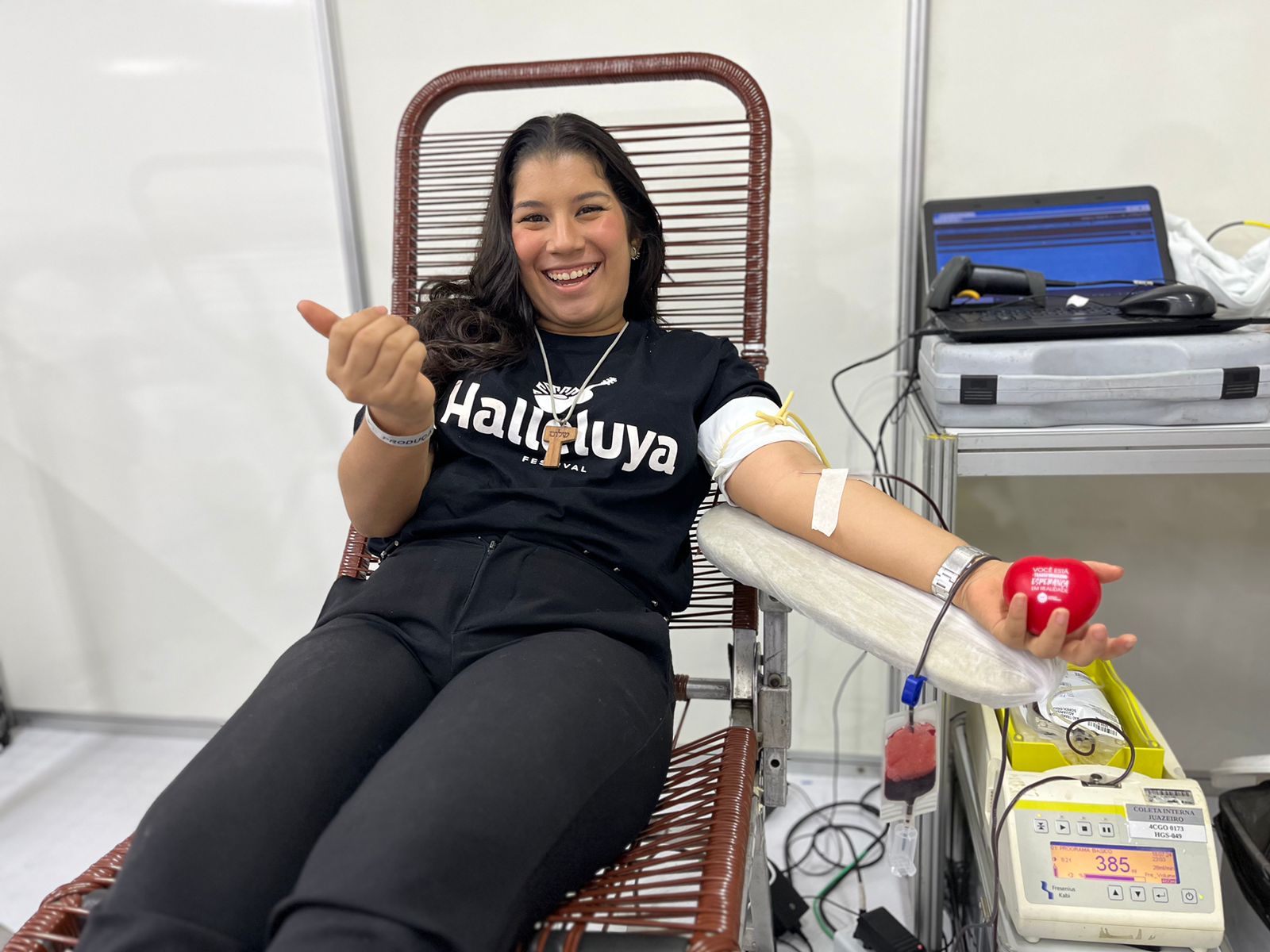 Hemoce recebe voluntários em posto de coleta no Festival Halleluya