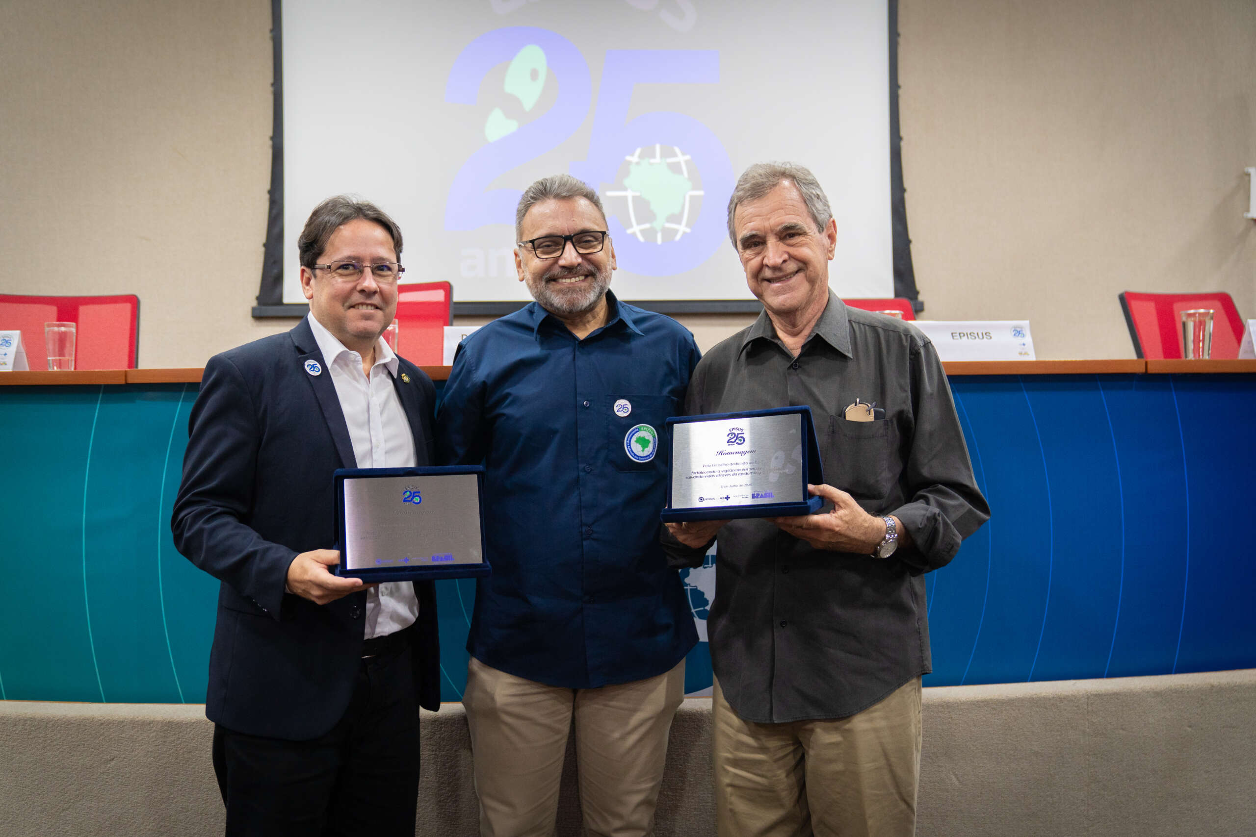 ESP/CE é homenageada em evento alusivo aos 25 anos do EpiSUS