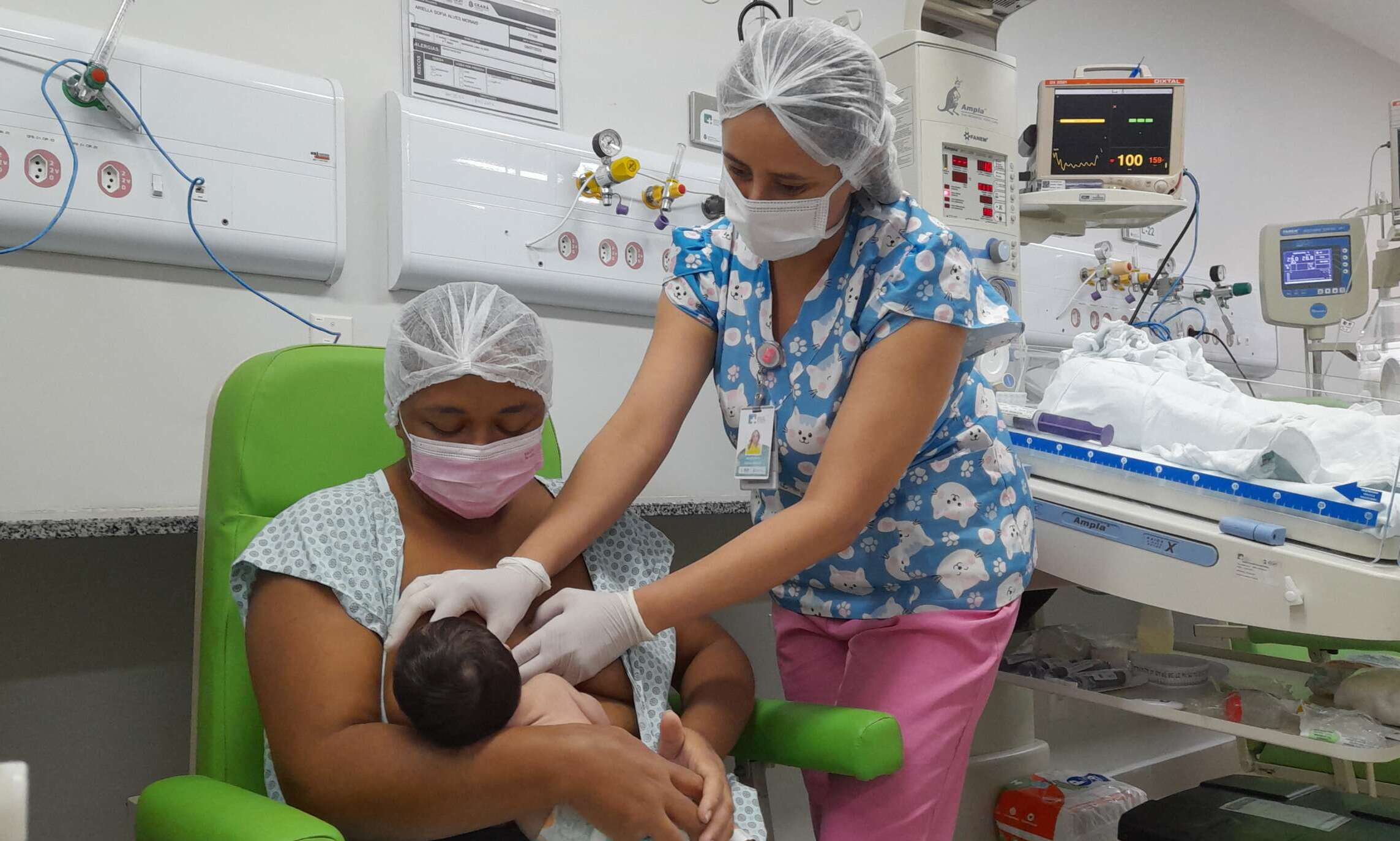 Serviço de Fonoaudiologia do Hospital Regional do Sertão Central auxilia bebês prematuros durante amamentação