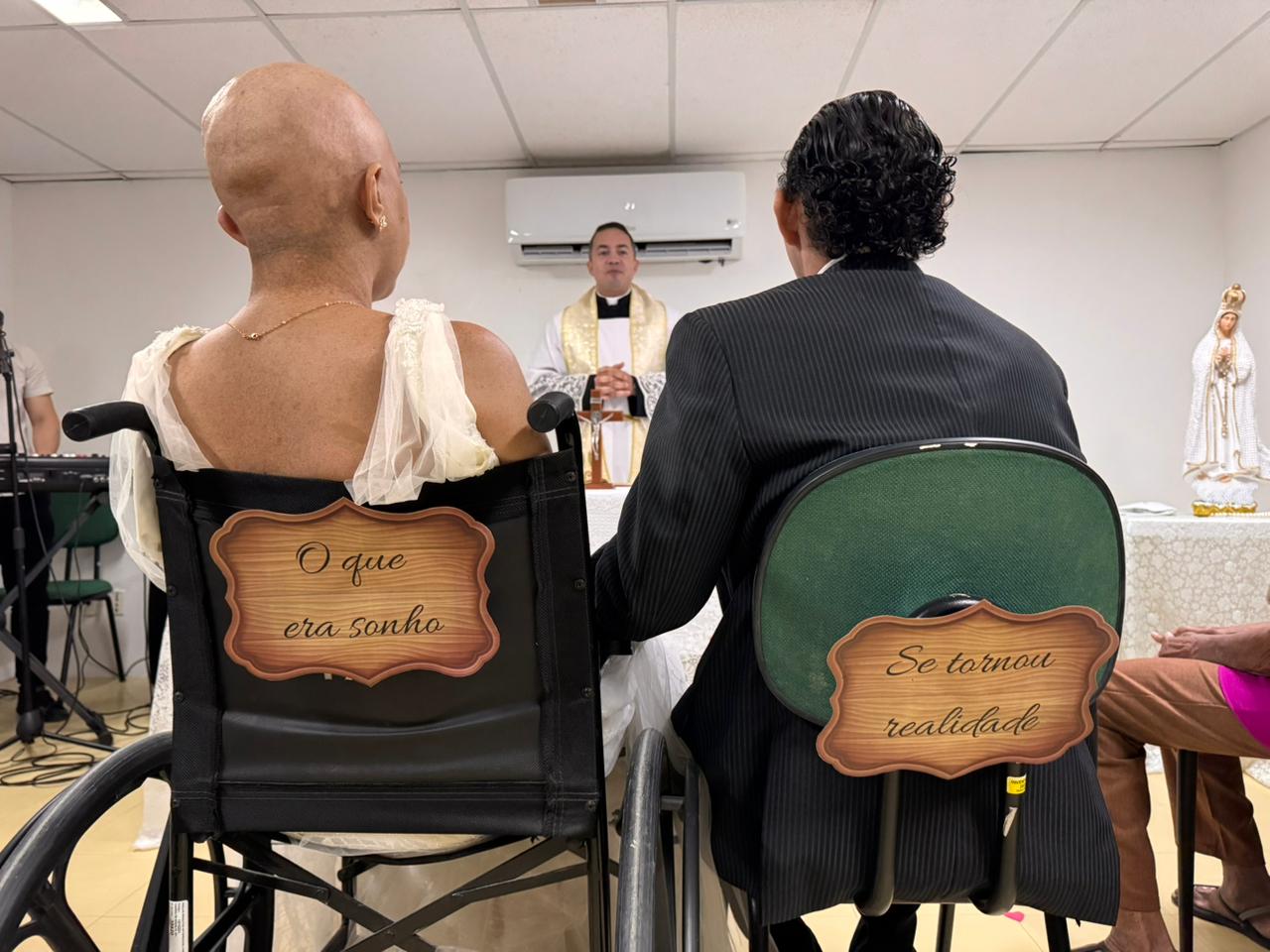 Internada em cuidados paliativos, paciente do Hospital Geral Dr. Waldemar Alcântara realiza o sonho do casamento