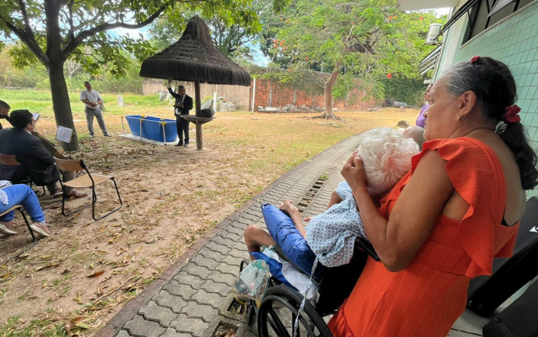 Humanização: após pedido de paciente, Casa de Cuidados do Ceará recebe cerimônia de batismo