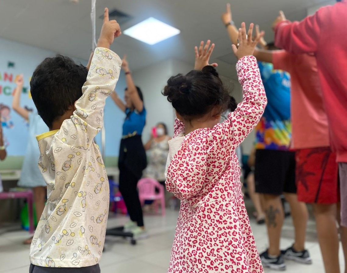 Brincadeiras e sorrisos transformam rotina de internação na Semana das Crianças do HRN